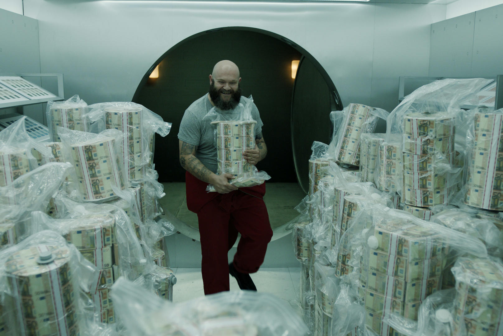 LA CASA DE PAPEL.jpg