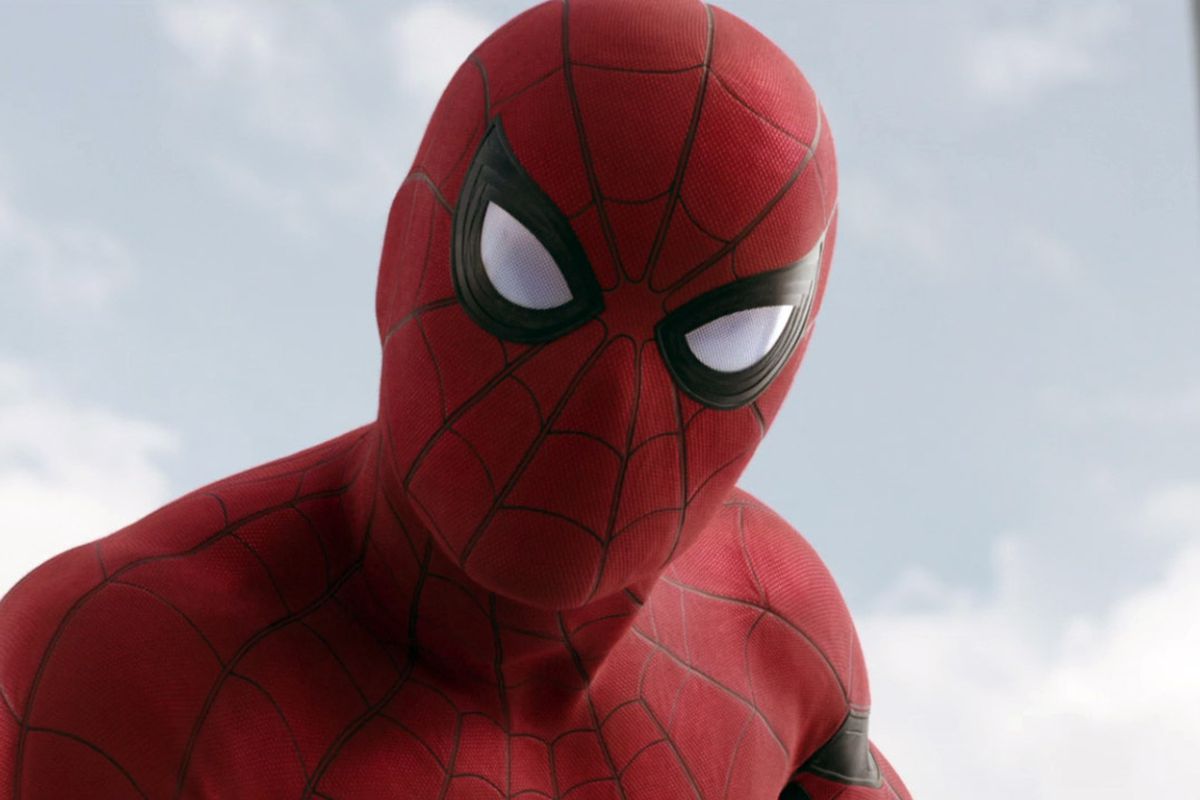 spider man far from home titulo español logo