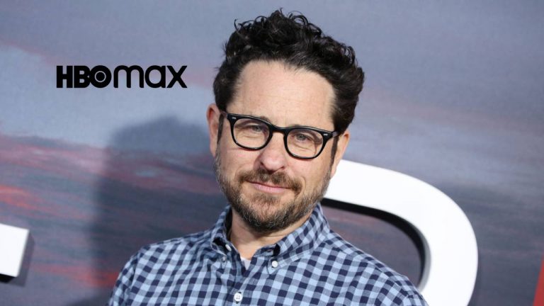 j.j. abrams con logo de hbo max