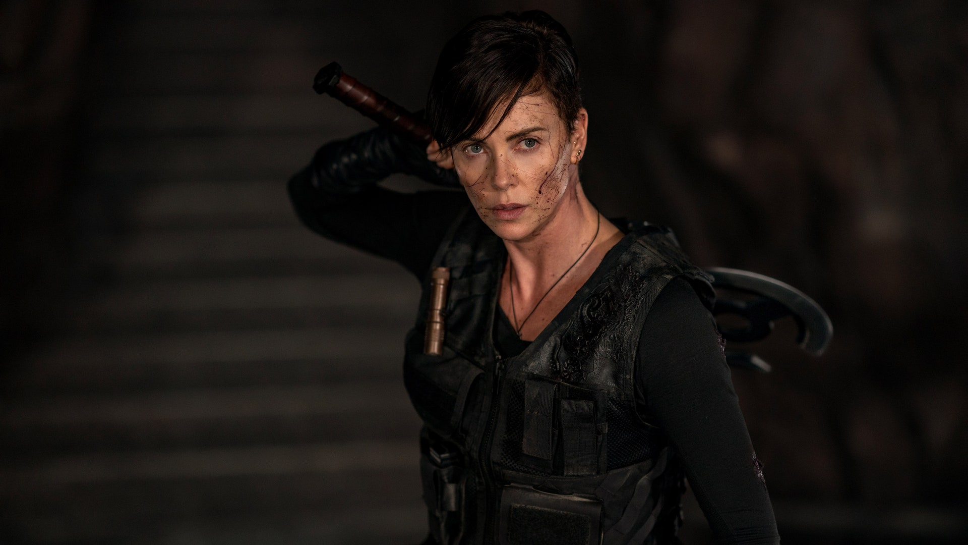 Fotografía de Charlize Theron en La vieja guardia de Netflix