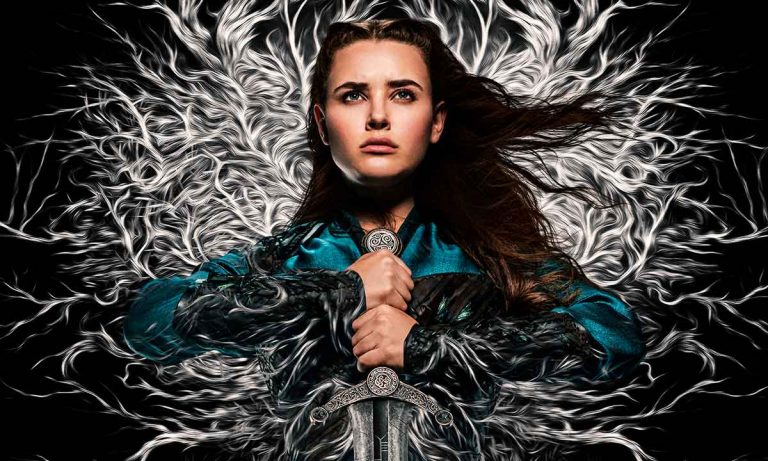fotografía de katherine langford en maldita serie de netflix cursed