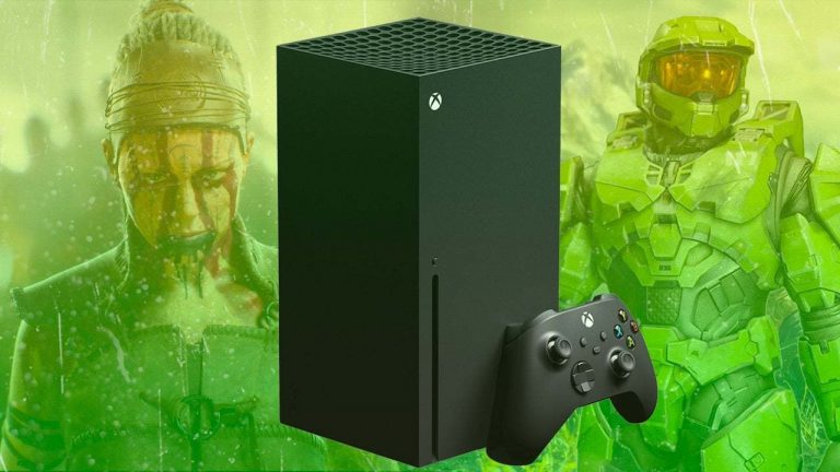 Fotografía de Xbox Series X con imagen de Halo Infinite y Hellblade 2
