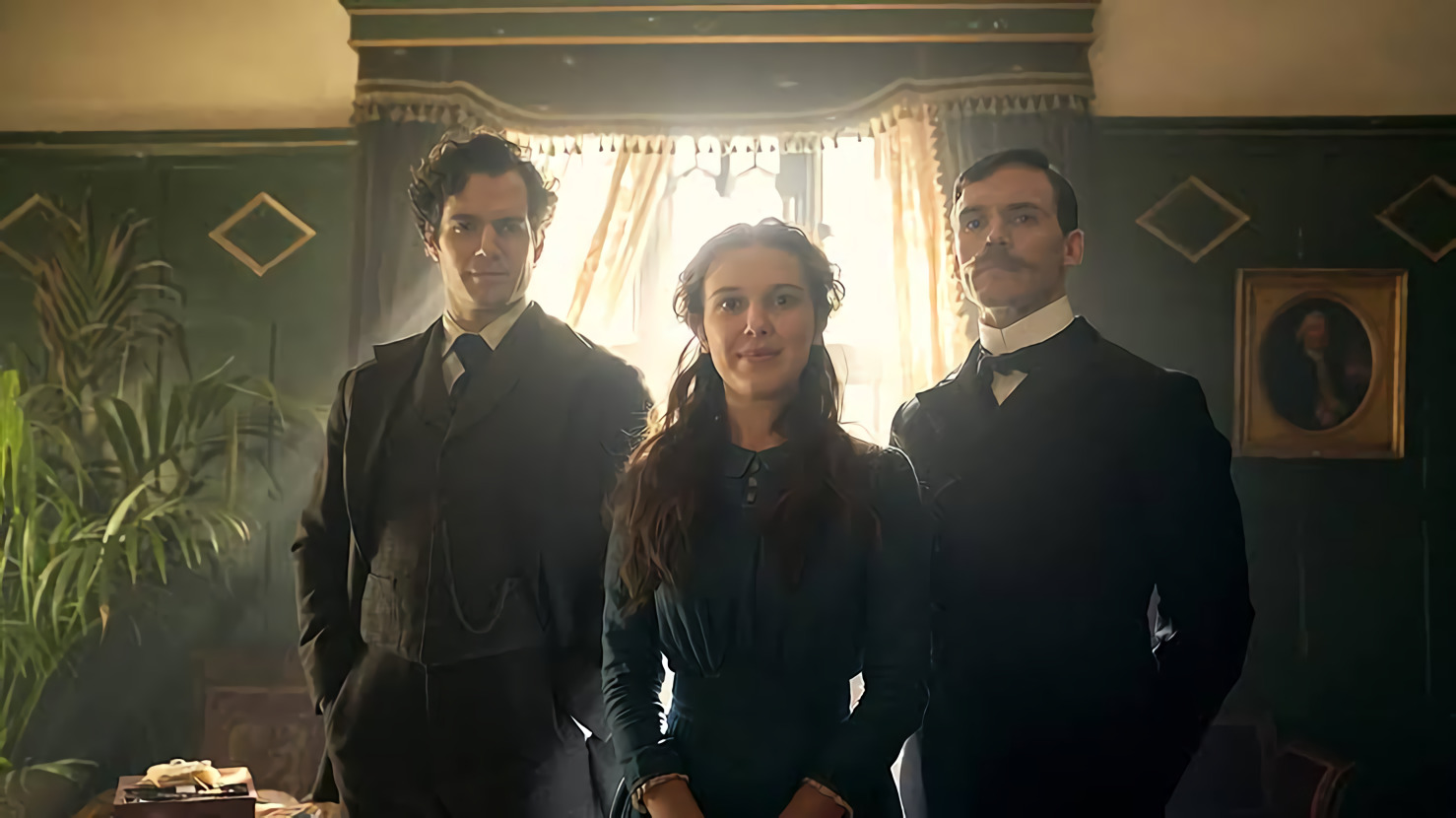 Fotografía de Millie Bobby Brown, Henry Cavill y Sam Claflin en Enola Holmes