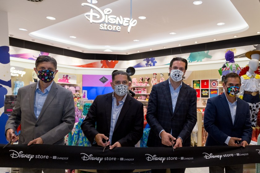 Ejecutivos de Disney y Liverpool