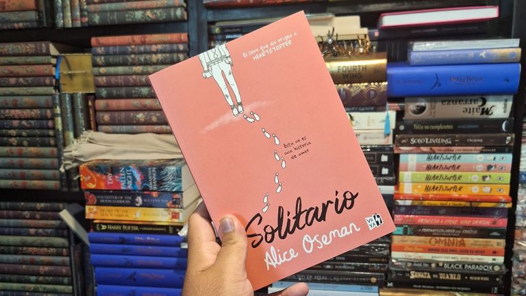 Una carta de amor a los incomprendidos: reseña de "Solitario"