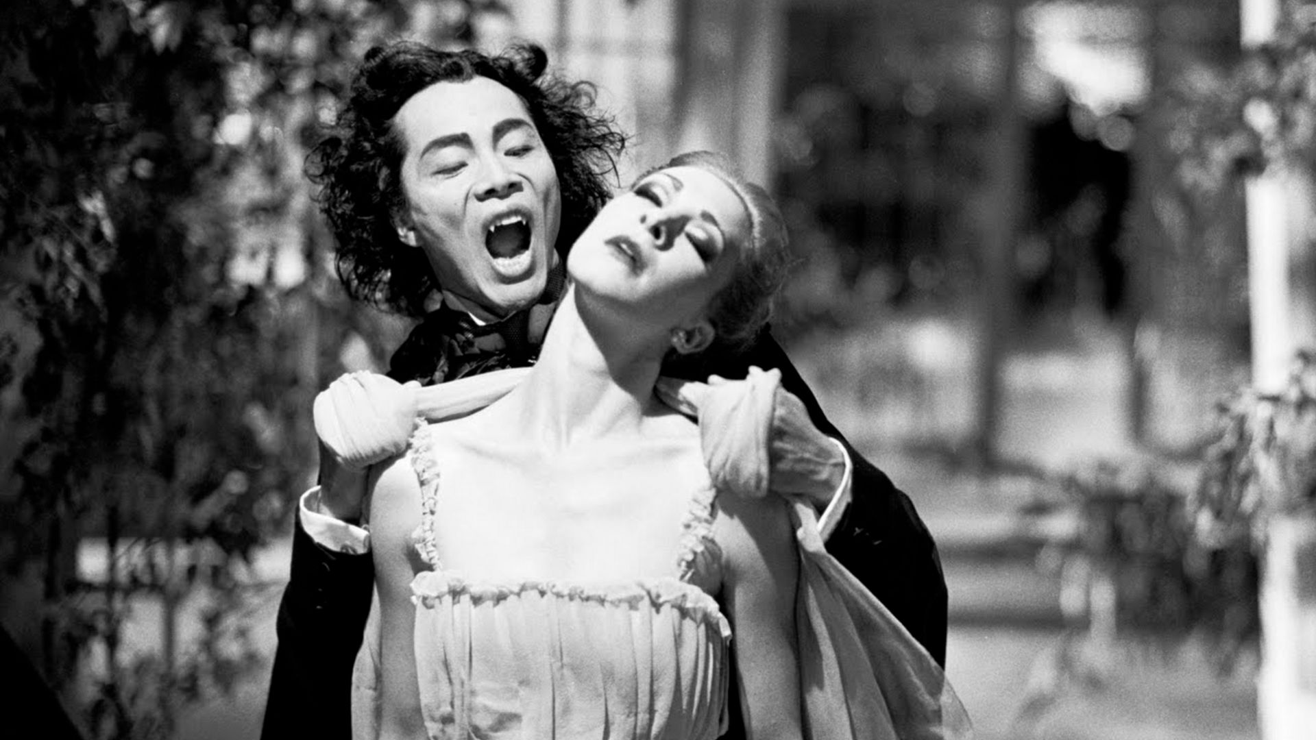 Wei-Qiang Zhang en “Dracula: Pages From a Virgin’s Diary” (2002)